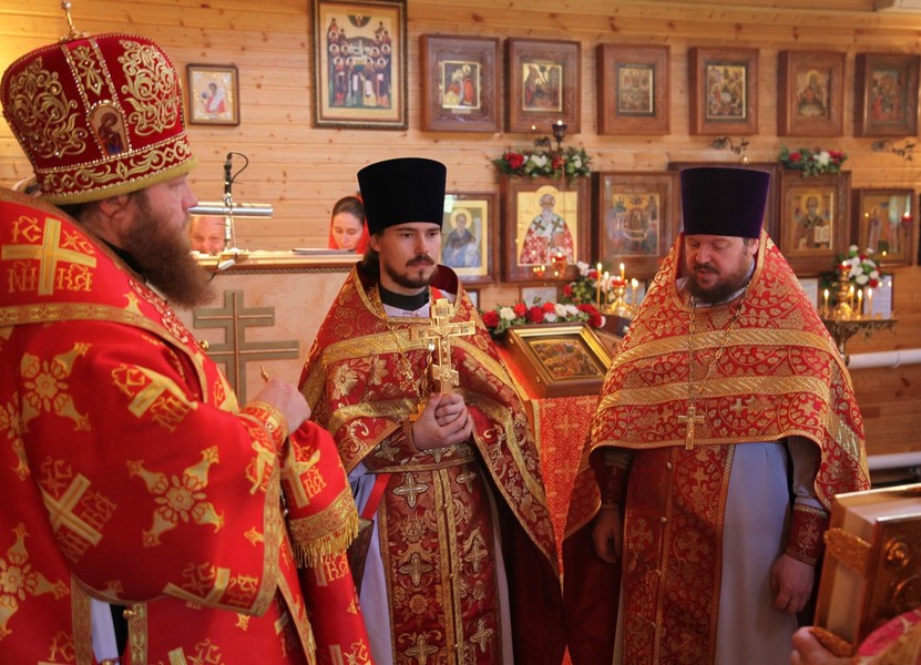 Архиерейская служба в храме святителя Феодора Едесского в Уварово